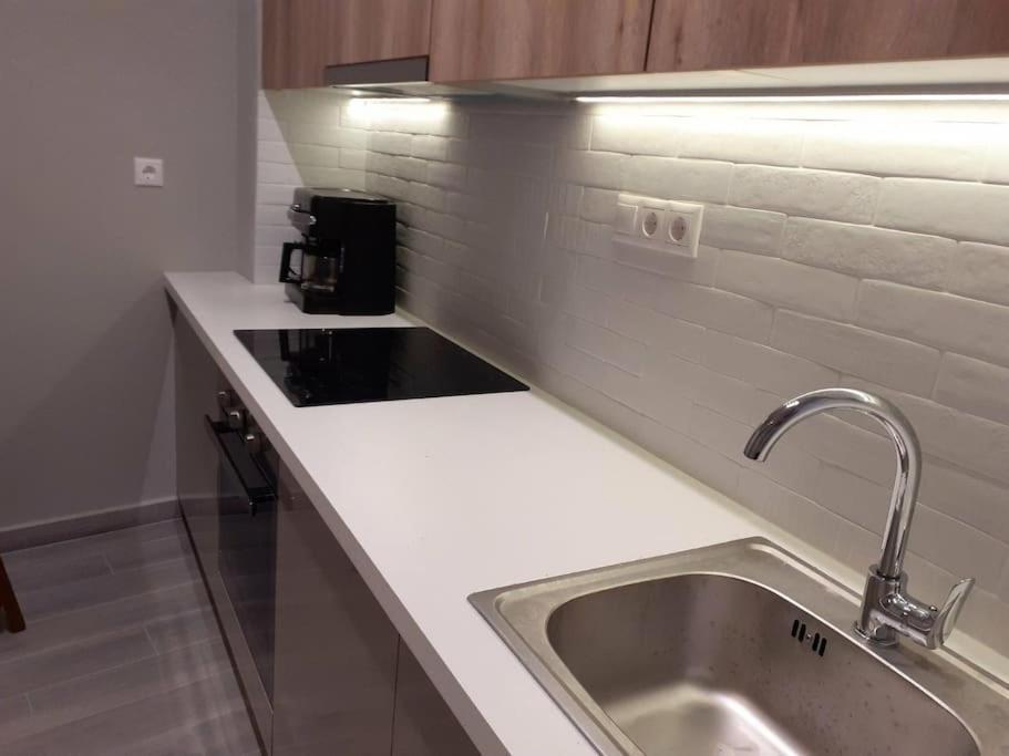 Μοντέρνο Διαμέρισμα - Stylish Appartment Loutraki Exterior foto